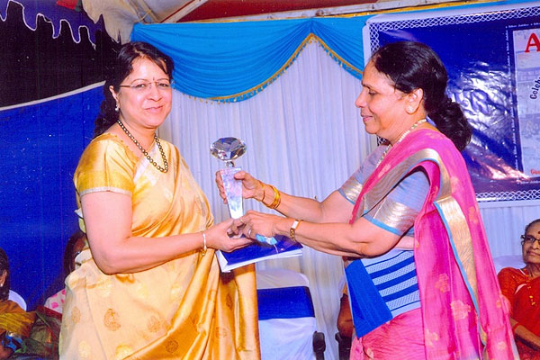 Felicitation to Dr. Vijaya Rangarajan for her Excellence Service