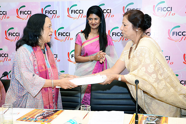 Sharing Experiences by Women in the Arts